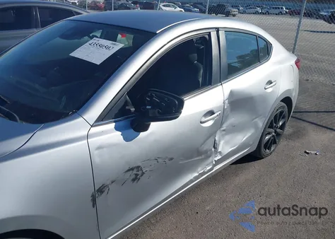 2018 Mazda Mazda3 Touring z USA, uszkodzony, nr VIN 3MZBN1V30JM181650